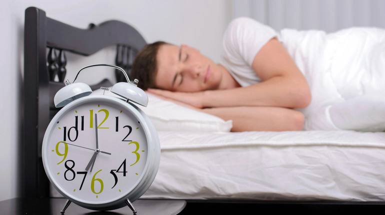 Γιατί η έλλειψη ύπνου μας κάνει πεινασμένους και ευερέθιστους